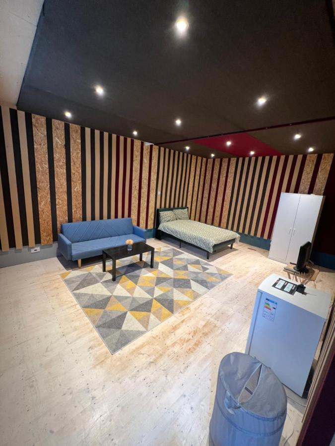 Newly Built Large Garden Ensuite Guest Studio Borehamwood Eksteriør billede