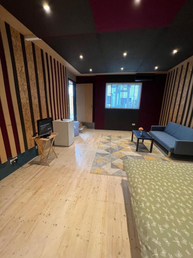 Newly Built Large Garden Ensuite Guest Studio Borehamwood Eksteriør billede