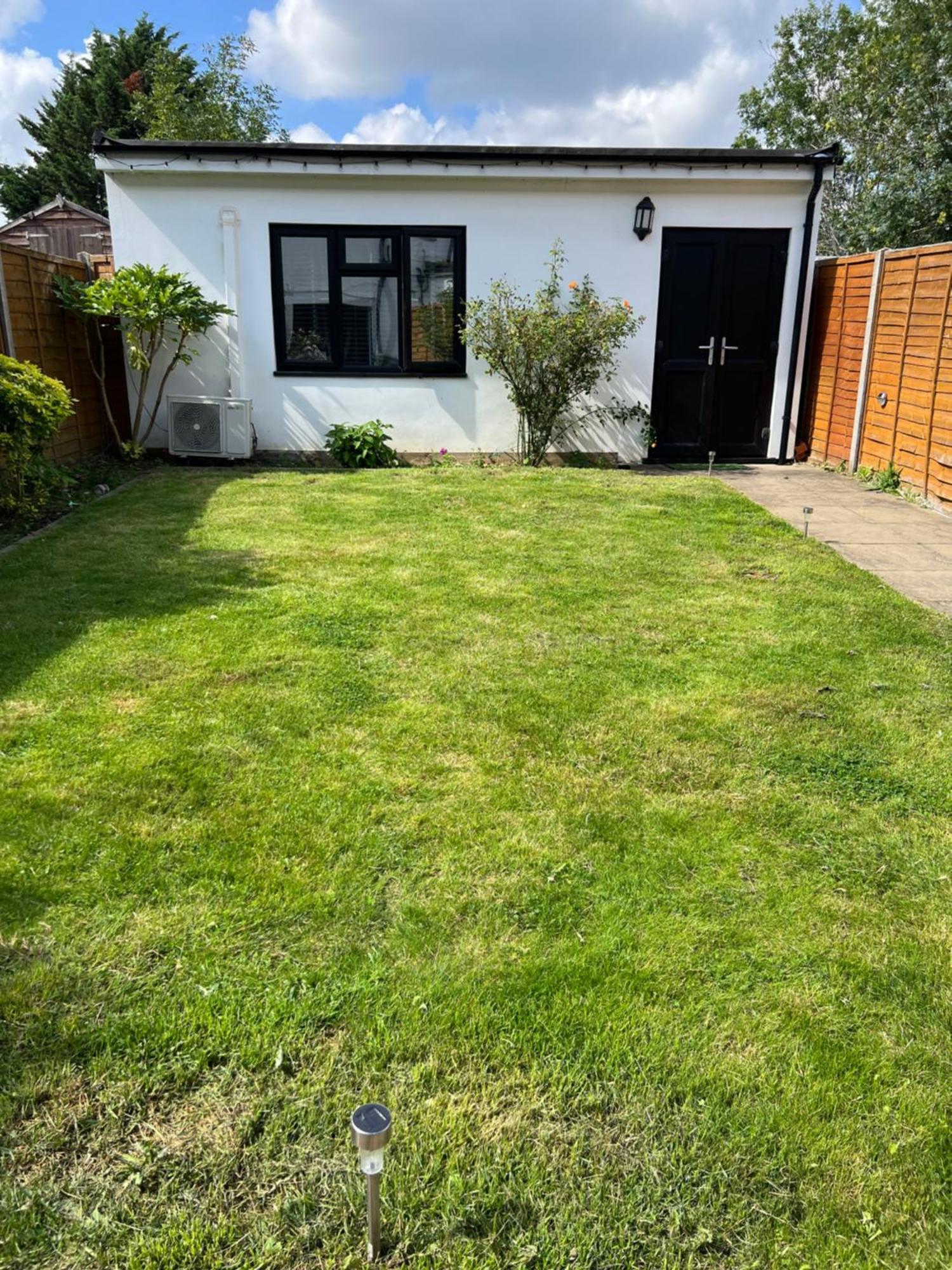 Newly Built Large Garden Ensuite Guest Studio Borehamwood Eksteriør billede