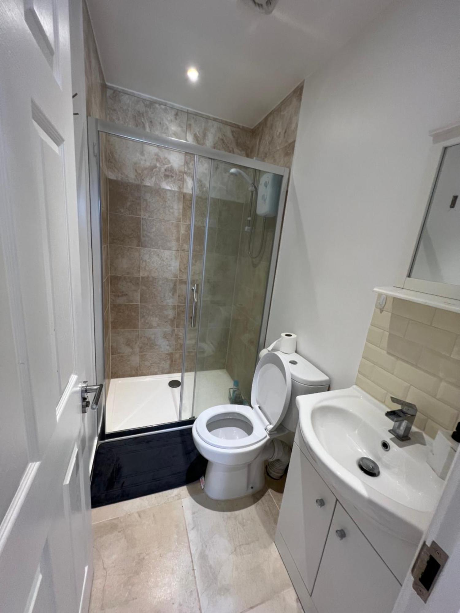 Newly Built Large Garden Ensuite Guest Studio Borehamwood Eksteriør billede