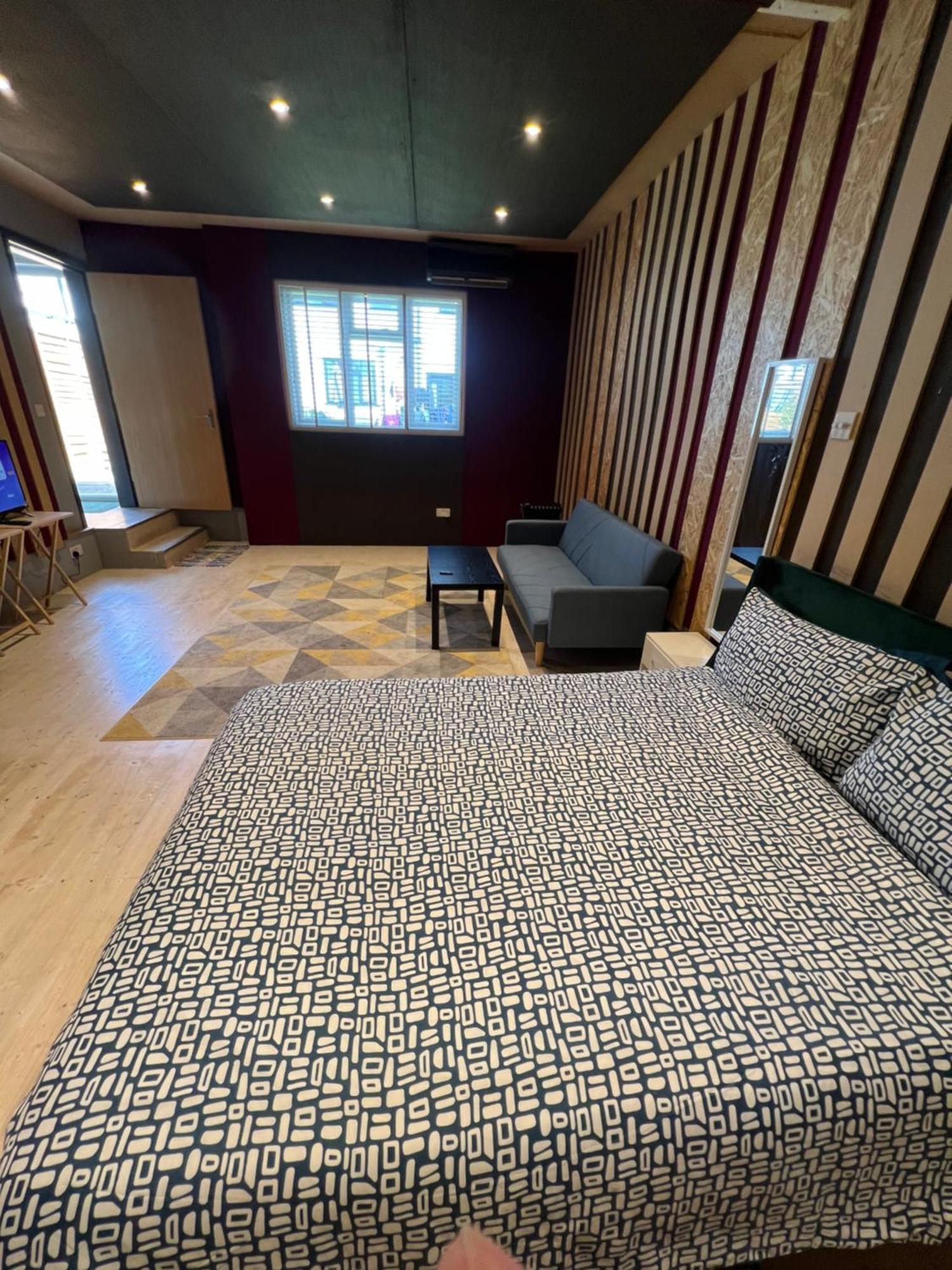 Newly Built Large Garden Ensuite Guest Studio Borehamwood Eksteriør billede